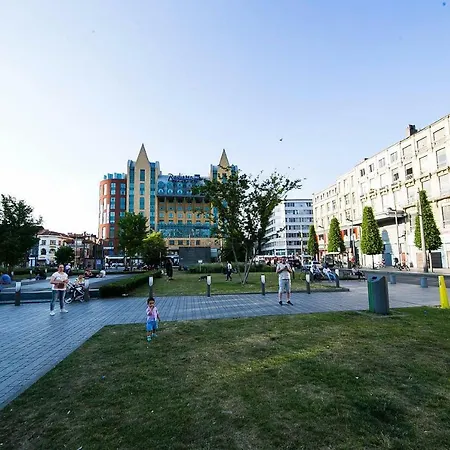 Renovated In Center Apartment