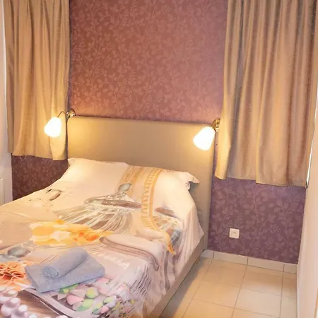 Renovated In Center Apartment