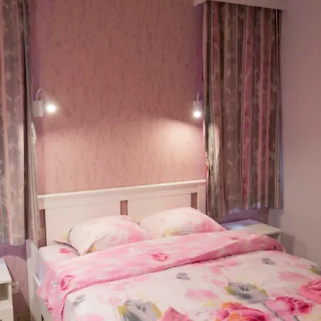 Renovated In Center Apartment