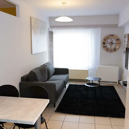 Renovated In Center Apartment *